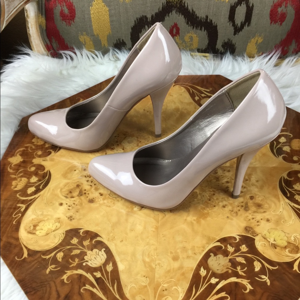 BONGO BEIGE PATENT LIKE PUMPS